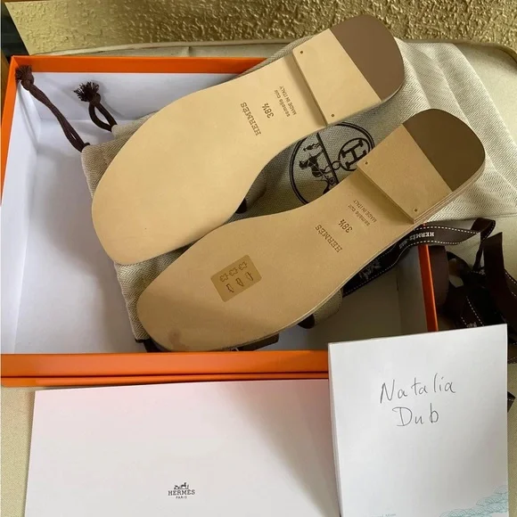 Selling Hermes Oran sandals in etoupe color Epsom leather size 38.5 - Picture 3 of 4